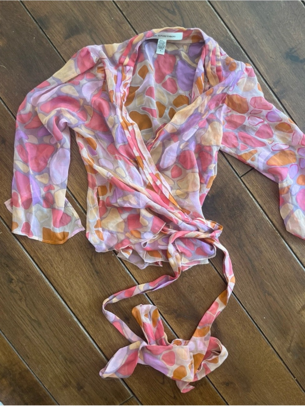 Diane Von Furstenberg 100% Silk Top Size XS